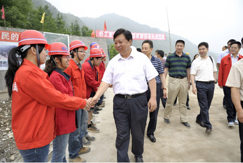 中國國土資源部副部長汪民到四川省蜀通建設(shè)集團(tuán)施工現(xiàn)場(chǎng)視察